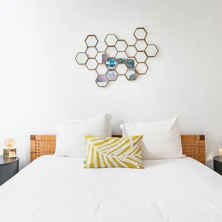 Apartamento Plum Guide - Lisboeta Kitchen *