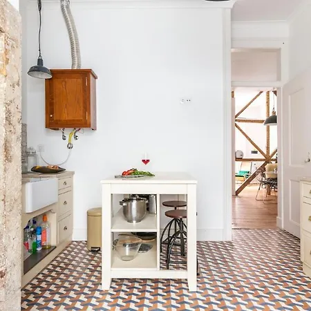 Plum Guide - Lisboeta Kitchen *